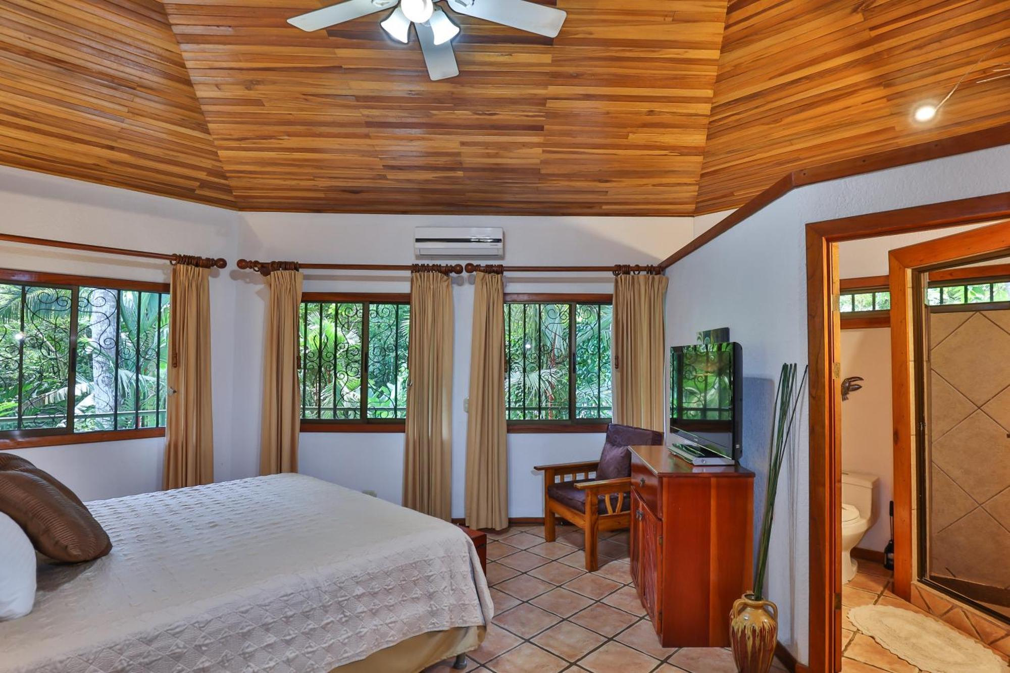 Jungle Creek Lejlighedshotel Manuel Antonio Værelse billede